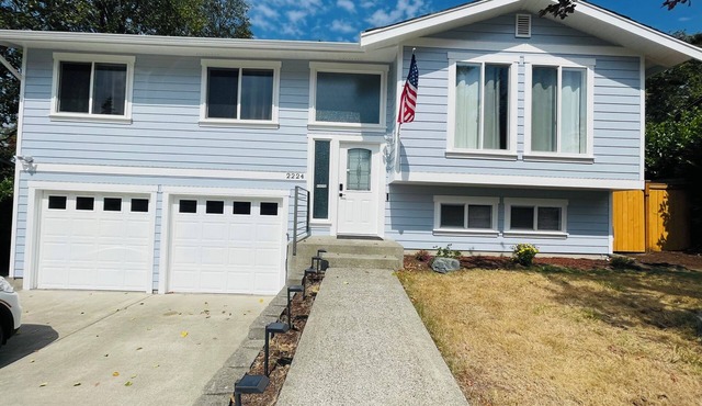 Renovated, modern home in a quiet area with a game room and spacious backyard in Federal Way