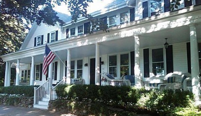 Reserve our final week for 2026 August 22-29 Luxury Shoreby Hill Residence. in Jamestown
