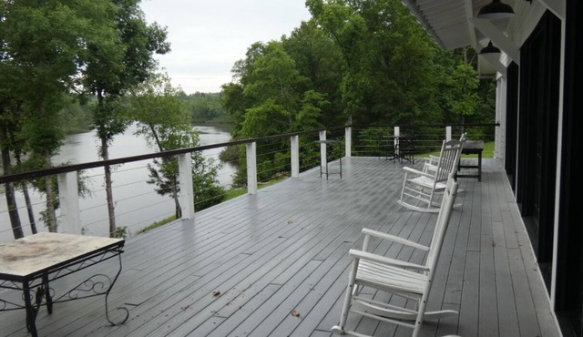 Retreat on 37-Acre Lake; Lodge + Home Sleeps 12; Hunt, Fish & Explore in Louisville