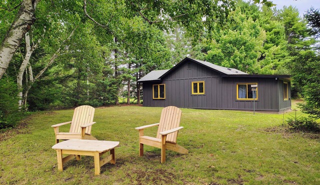 River Retreat-Cozy Cabin on 3 Acres in Hayward in Hayward