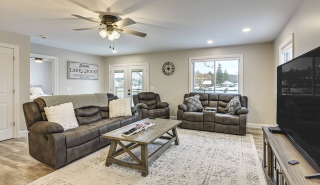 Riverfront Michigan Cottage w/Fire Pit & Kayaks! in Beaverton