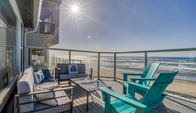 Roads End Oceanfront with Contemporary Styling Features Ocean-View Bedrooms in Lincoln City