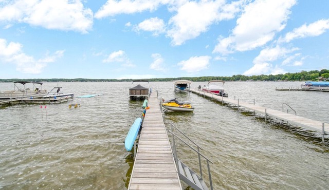 Round Lake Family Retreat Sleeps 10 in Manitou Beach-Devils Lake