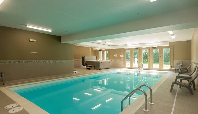 Rustic-Chic Retreat w/Hot Tubs & Indoor Pool in Swanton