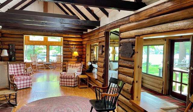 Rustic Lakefront Cabin in Heart of Massachusetts near Antiquing and Breweries in Brookfield