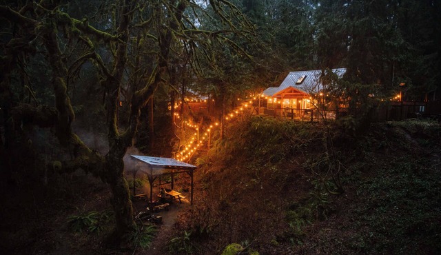 Rusty Bridge River Lodge | Hot Tub & Barrel Sauna in Granite Falls