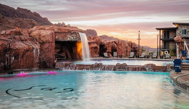 SageCreek E7 "BalancedRock Retreat" - Amazing Pool in Moab