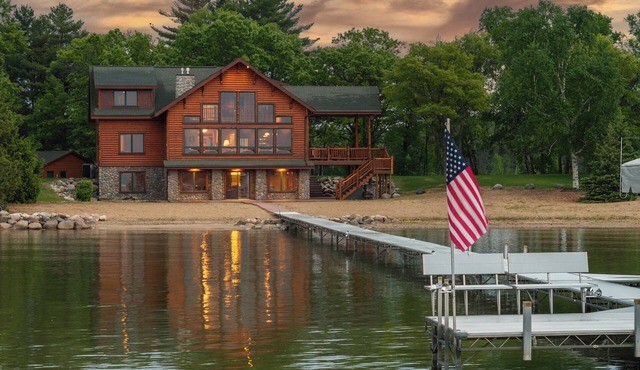 Sandy Beach, Pool Table, 8 Beds, Family Fun in Merrifield