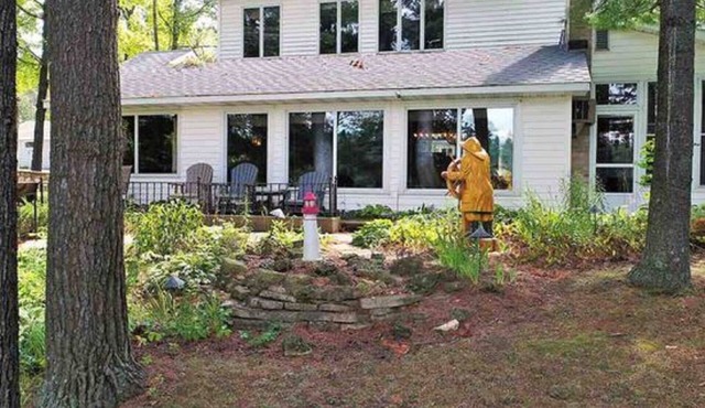 Sandy Bottom Lodge on the Beautiful Chain O Lakes in Waupaca in Waupaca