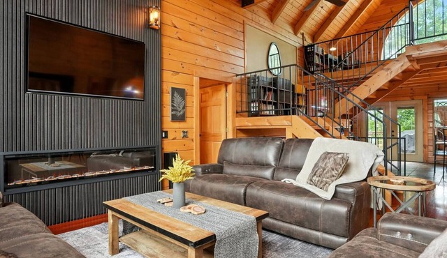 Secluded Nashville Luxury Lodge in Ashland City