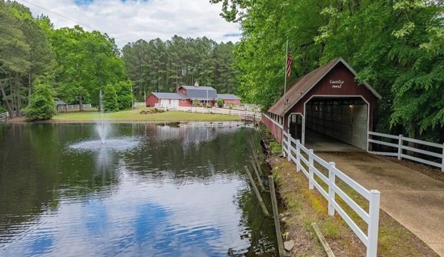 Secluded Nature Retreat w/Trails, Fire Pit, Ping-Pong, Foosball, Games! in Skippers
