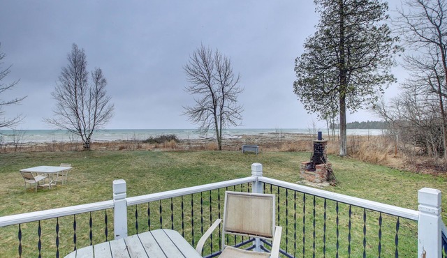 Serene Lakefront Baileys Harbor Home w/Deck! in Bailey's Harbor