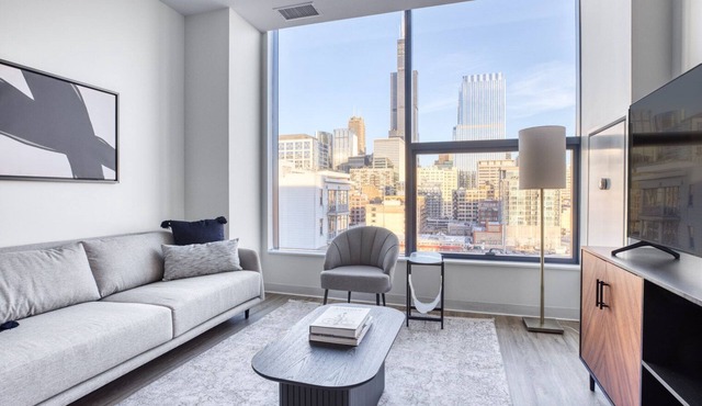 Serene West Loop 2BR w/Gym & Pool in heart of Greektown, by Blueground in Chicago