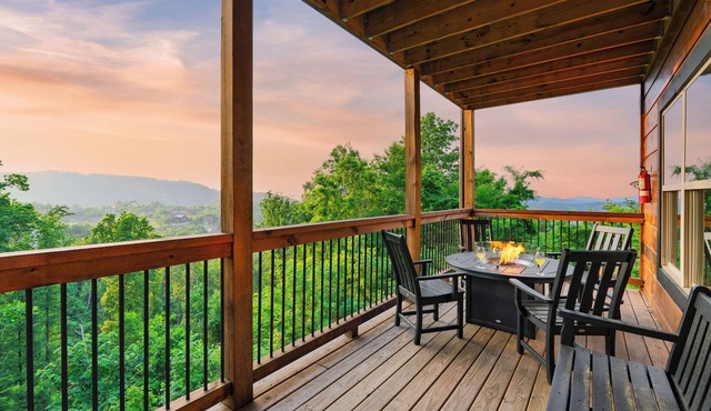 Sleeps 24 | 2 Homes, Hot Tub, Sauna, Movie Theater, Firepit, Pool, Tennis Courts in Gatlinburg