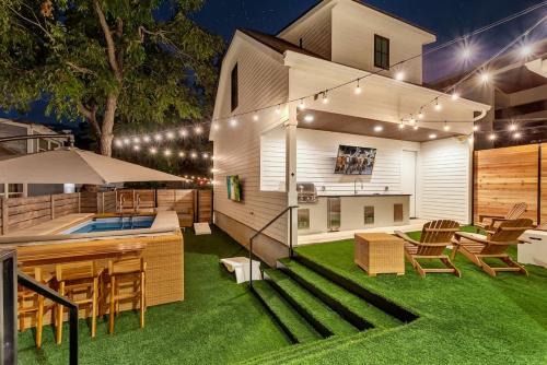 Sleeps19 Pool Game Room Luxe 5BR Retreat in Austin