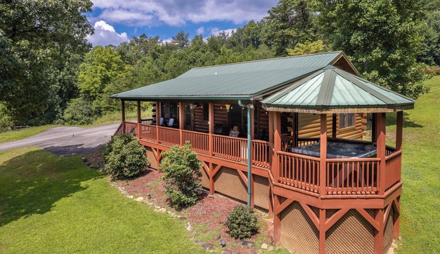 Slow Lane Express-Hot Tub - Fire Pit - Covered Porch in Whittier