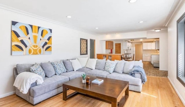 Spacious 3 BR Modern Home in Grosse Pointe Park in Grosse Pointe Park
