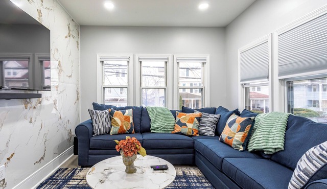 Spacious 3-bedroom with Wi-Fi, Parking- in welcoming New Rochelle neighborhood in New Rochelle