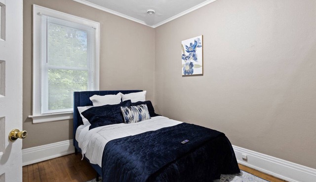 Spacious 3br - w/Garage in Milwaukee