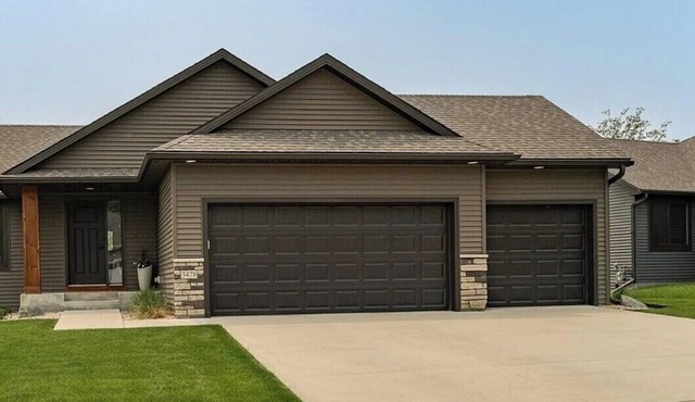 Spacious 4-bedroom house in peaceful neighborhood 10min from Mayo Clinic. in Rochester