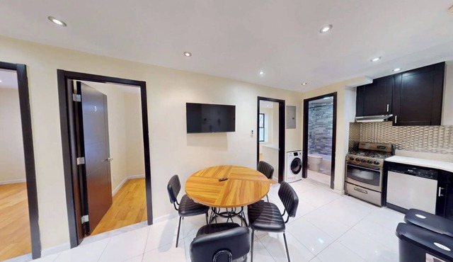 Spacious 4BR near Central Park with WiFi, in NEW YORK