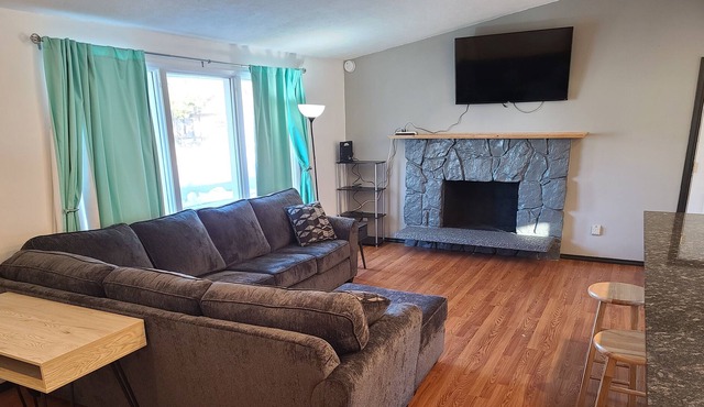 Spacious 5-bedroom residential home with fire pit in Spokane Valley