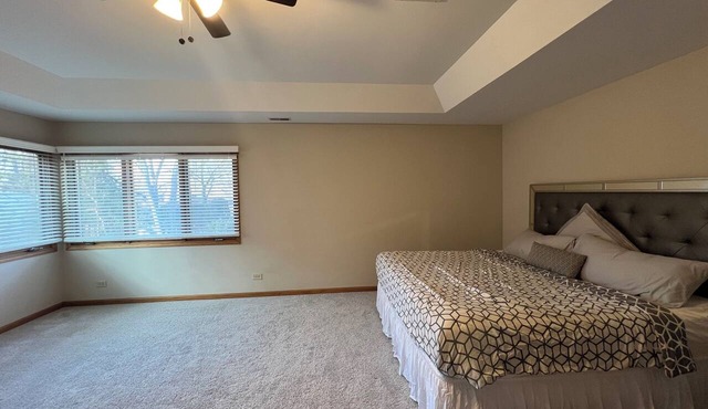 Spacious 5-bedroom house in Des Plaines, convenient to everything in Des Plaines