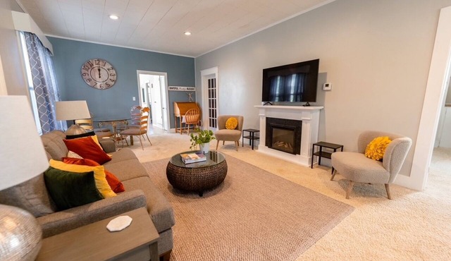Spacious 5-bedroom house in charming Independence in Independence