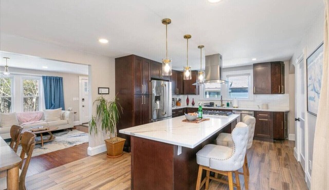 Spacious 5BR Executive Retreat - 10 Min to Boston in Milton
