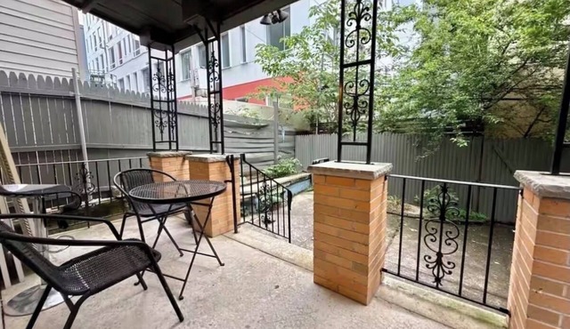 Spacious 7-bedroom house in university city Philadelphia with AC in Philadelphia