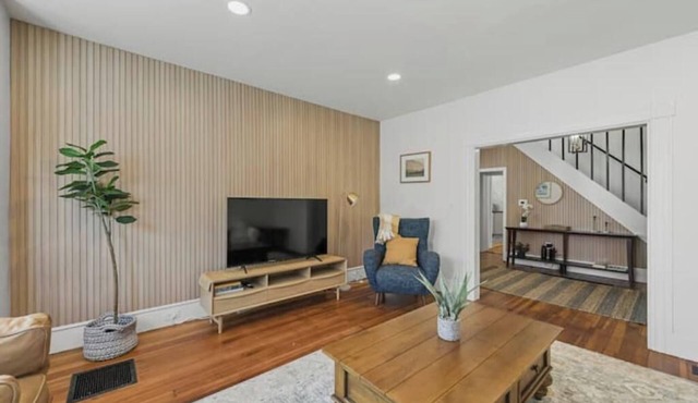 Spacious Central Berkshires Home for Groups in Lee