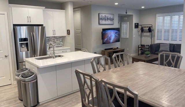 Spacious Home in Quiet Central Neighborhod in Irvine