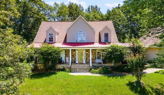 Spacious House on 20-Acre Farm Getaway in Culpeper