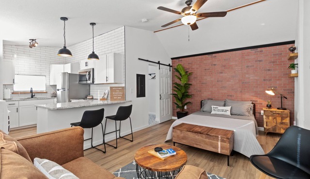 Spacious Industrial Style Guesthouse in Riverview