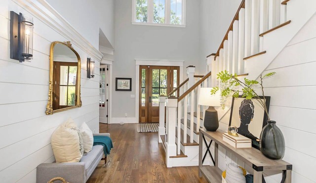 Spacious modern farmhouse perfect for Duke/UNC graduation weekend. in Durham