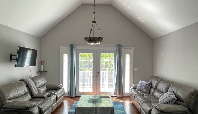 Spacious Modern Style Complex in Centereach