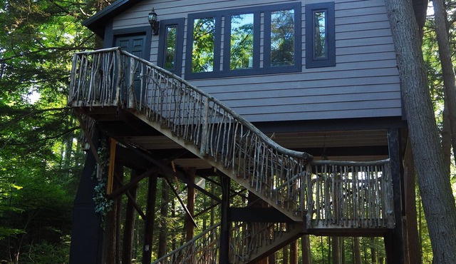 Spacious Tree House w/River & Trail Access in Deerbrook