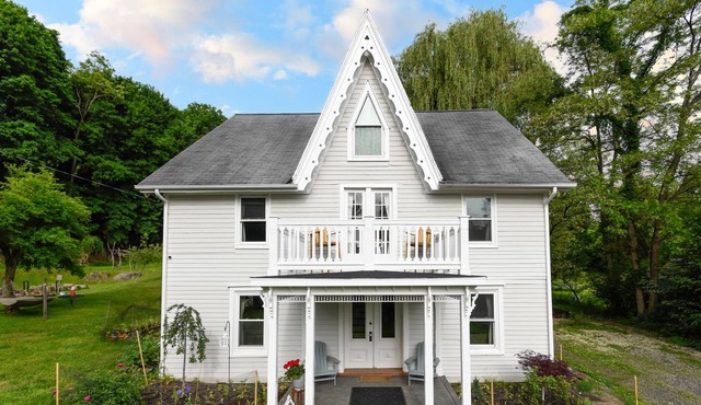 Stay at Sparrow House: A Cozy, Waterfront Retreat in the Hudson Valley in Cornwall-On-Hudson