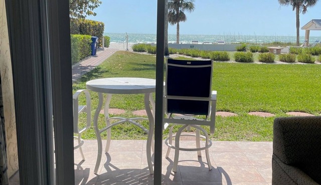 Stunning -late summer sale 50 ft from sand, Private Island 125 +review in Longboat Key
