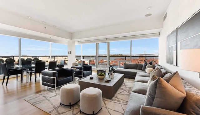Stunning Penthouse Apartment with Panoramic Views in San Francisco
