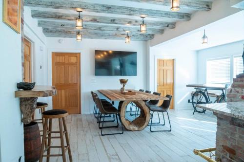 Stylish Stay Near CWS, Zoo & Downtown Fun in Omaha
