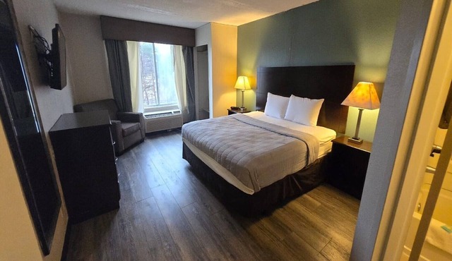 Suite King Bed Non Smoking|Akron OH in Akron OH