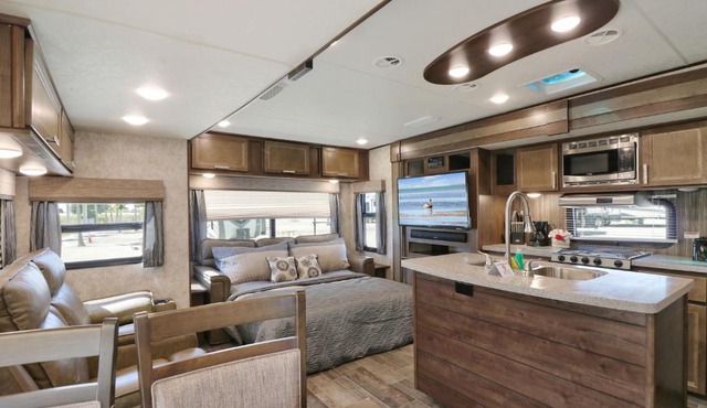 Sunshine Key King Travel Trailer 4 in Big Pine Key