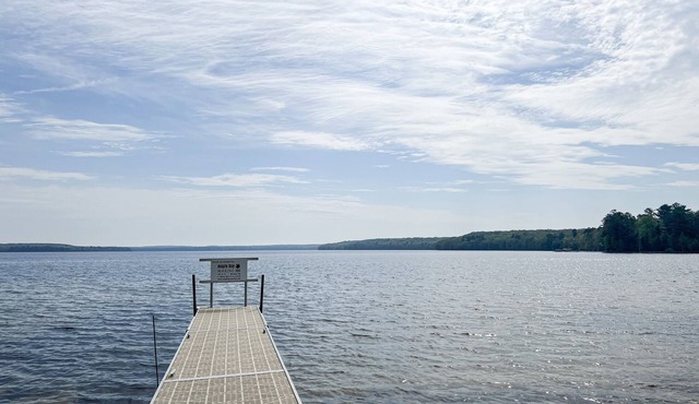 Sweet Little Cottage, Fully Remodeled. .7M to Douglas 2.3 to Airport! in Levering
