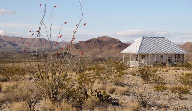 Terlingua Ranch Retreat: Enviro Friendly Home in Terlingua