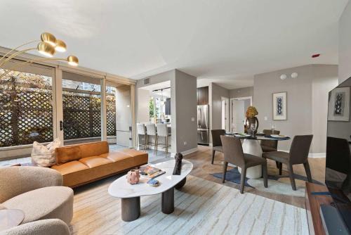 The Bernadin- Designer 3BR City Center with Balcony in Chicago