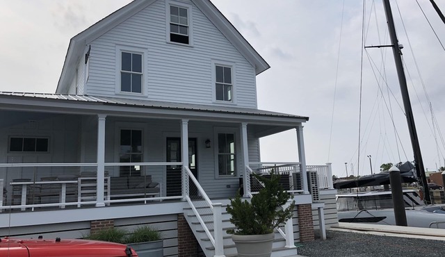 The Crows Nest. Sunsets at the Harbor. Enjoy bird’s eye view. Unique location! in Cape Charles