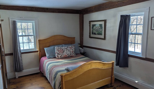 The Parlour - private studio in a historic 1740 colonial house in Pelham
