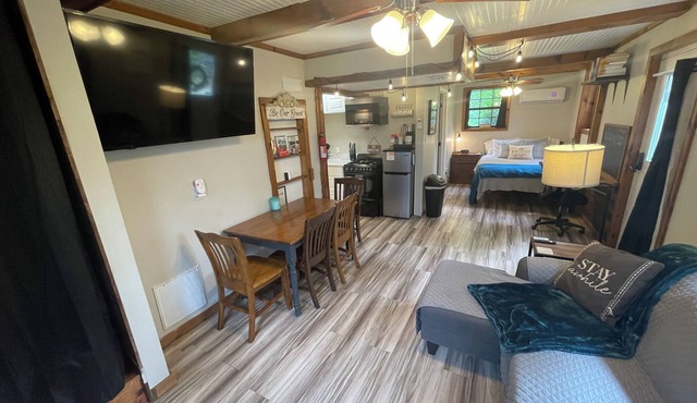 The Rustic Secret, tiny apartment, Basement in Ringgold