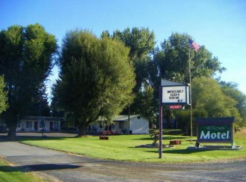The Willows Motel in Wilbur